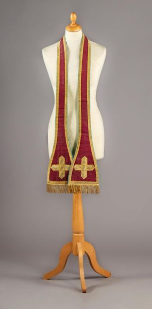 null Complete liturgical ornament, circa 1900, chasuble and accessories in red cannetillé;...