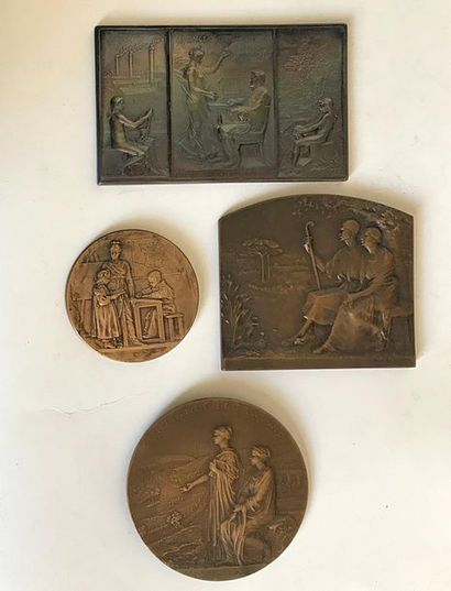 null Collection of medals and plaques (4 pieces) in patinated bronze representing...