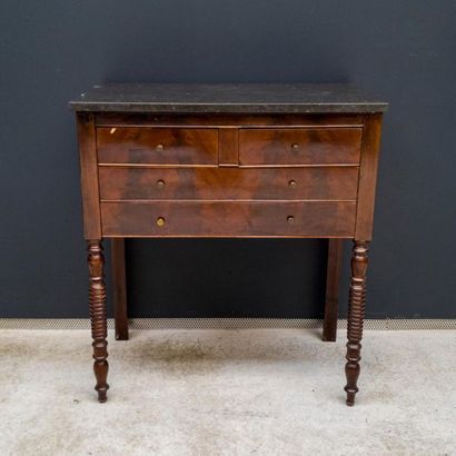 null Mahogany and mahogany veneer chest of drawers. It opens by four drawers on three...