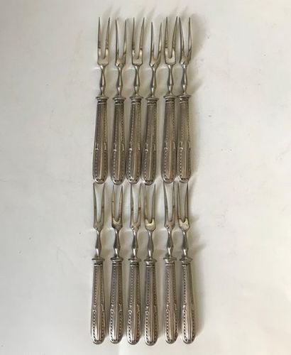 null Set of 12 Louis XVI style oyster forks with silver handle (Minerva hallmark...