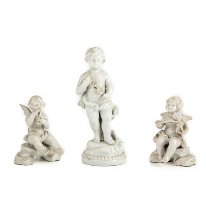 null Manufacture CAPODIMONTE - Napoli Set
of statuettes in white enamelled porcelain...