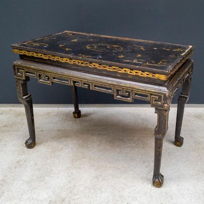 null Rectangular shaped tea table in lacquered wood with floral motifs on a black...