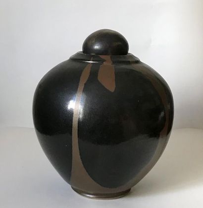 null Black and brown two-tone ceramic ball-shaped covered pot imitating marble
Signed...