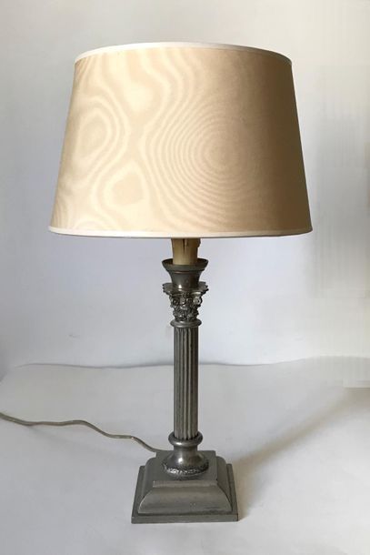 null Lampe en forme de colonne corinthienne en étain
H.total 43 cm