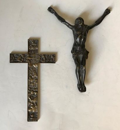 Crucifix en bronze ciselé et Christ en bronze...