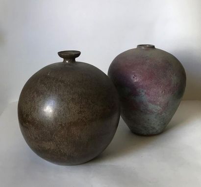 null Christian DEVILLE et autre
Vase boule en céramique émaillée brun à petit col...