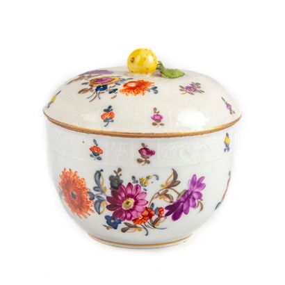null LUDWIGSBURG Glazed porcelain
sugar bowl with flower decoration
Marked with the...