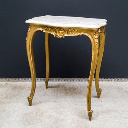 null Rectangular shaped table in gilded wood molded and carved with flowers. Curved...