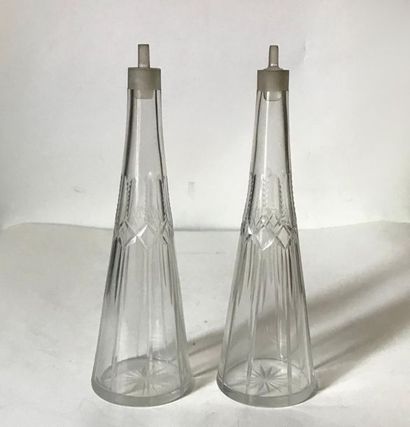 null Pair of conical shaped glass bottles for oil and vinegar
H. 24 cm