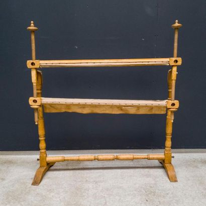 null Important embroidery loom in varnished wood with turned uprights resting on...