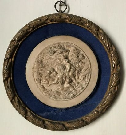 null Limestone medallion carved with a scene representing nymphs in Antiquity. 19th...