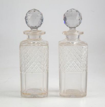 null Pair of cut crystal wisky decanters
H.: 23,5 cm 