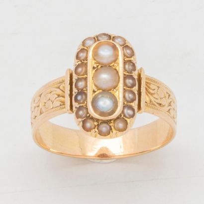 null Yellow gold ring decorated with a central motif decorated with pearls. Napoleon...