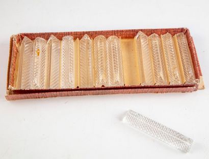 null Twelve cut crystal knife holders
In a box