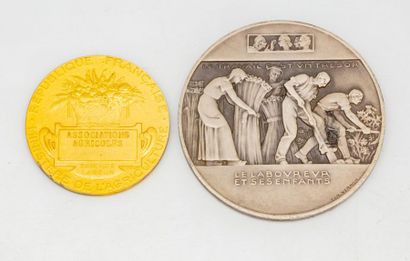 2 médailles récompenses en métal
