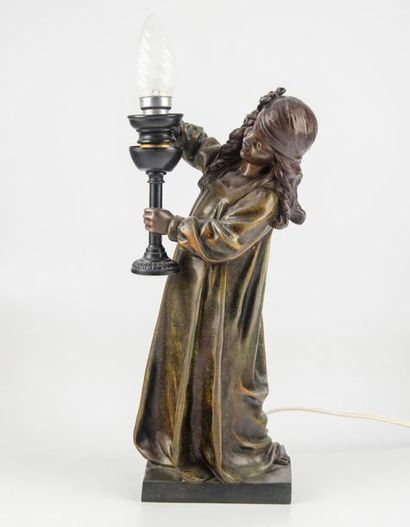 A.J. SCOTTE A.J. SCOTTE (1885 - 1905) 
Jeune fille portant une lampe
Bronze