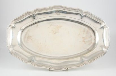 Long silver platter with double threads moving...