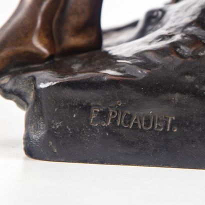 PICAULT Emile-Louis PICAULT (1833 - 1915)
Memoria
Sculpture bronze à patine brune
Signée...