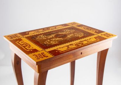 null Small marquetry table forming a music box. 18th century Seyle