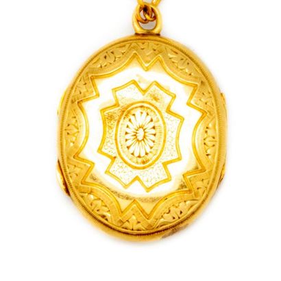 null Yellow gold pendant forming a medallion photo holder with enamelled flowers
Weight:...