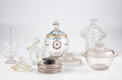 Set of various glass trinkets including:...