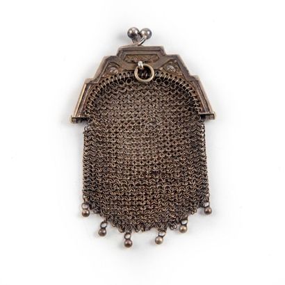 null Small silver purse in chain mail
H.: 8 cm; W.: 5 cm 