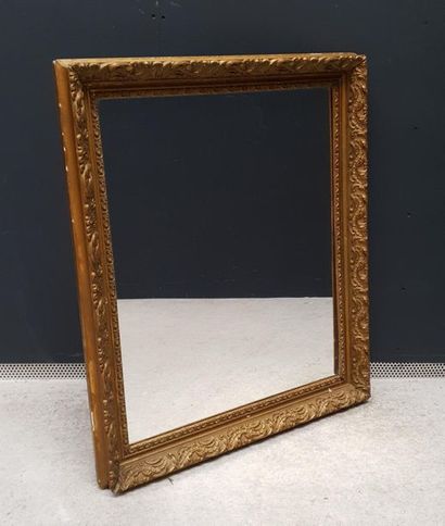 Mirror with wood frame and richly chiselled...