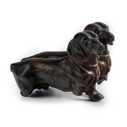 null Pair of bronze dachshunds with medal patina
Accidental (missing legs and tails)
L.:...