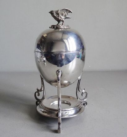 null Covered egg-shaped silver-plated metal bowl with a bird-shaped grip on its nest....