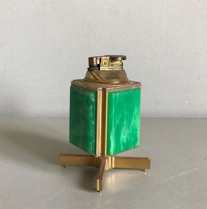 null Table lighter in gold metal and plates in imitation of jade. Circa 1960