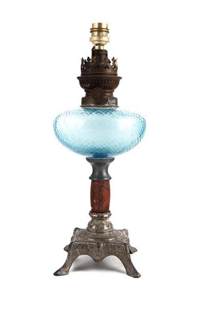 null Oil lamp mounted in
H lamp. : 34 cm
Sold without the glass
Weight : 1,2 Kg