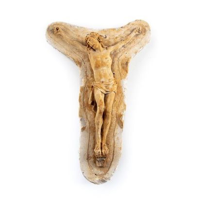 null Christ en croix en plâtre
H. : 35 cm 
