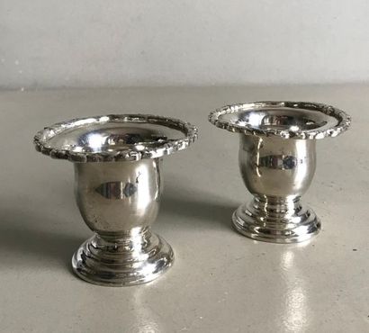 null Pair of small sterling silver (925) free-standing goblets with chiseled edges...