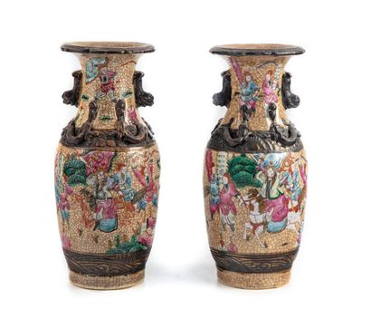 null NANKIN
Pair of cracked enamelled stoneware vases, battle scene enamel decoration
H....