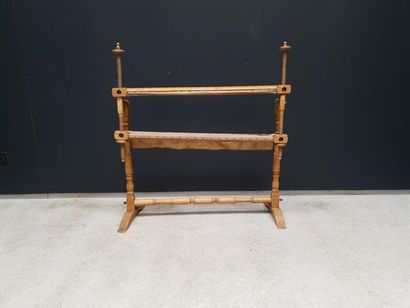 null Important embroidery loom in varnished wood with turned uprights resting on...