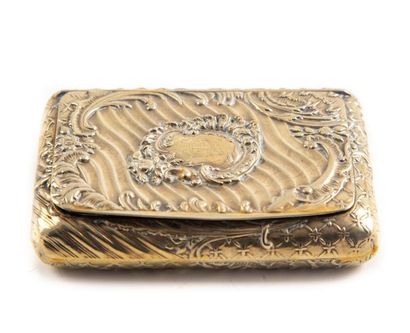 null Rectangular snuffbox in old silvery metal, richly chiselled with rocaille motifs.
XIXth
H.:...