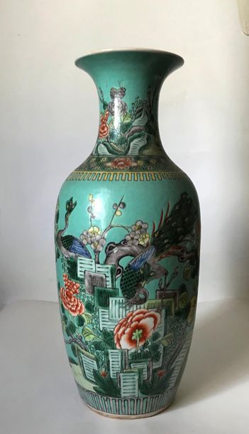 null CHINA
Large baluster-shaped porcelain vase with polychrome flowers on a green...