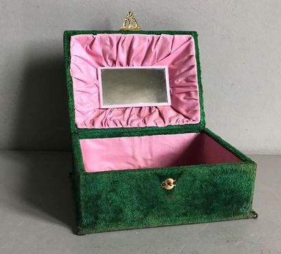 null Velvet lined cardboard jewellery box. Gilded metal socket and fittings.
H. 11...