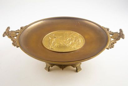 PICAULT Coupe en métal ornée d'une médaille de E. PICAULT scène antique (Joseph et...