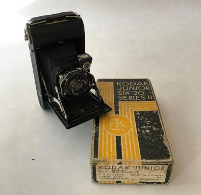 Kodak KODAK
Appareil de photo modèle Kodak junior Six-20
Dans sa boite d'origine