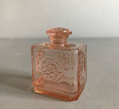 null Flacon à parfum couvert en verre moulé à décor de médaillons fleuris dans le...