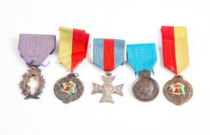 Sept médailles militaires et divers