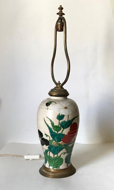 null Cracked earthenware lamp with flower decoration in a metal frame
Ancient Chinese...