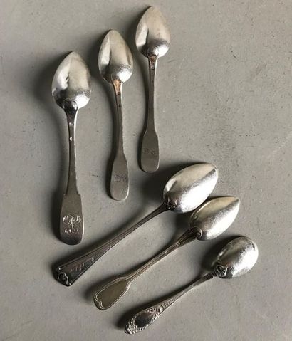 null Set of six small silver spoons - single flat or chiselled models. Some of them...