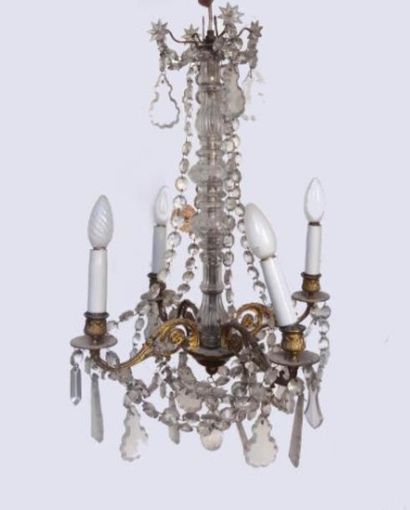 null Small chandelier with gilded brass structure with four light arms and ornaments...