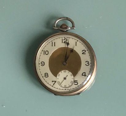 Metal gusset watch with trotter system. Circa...
