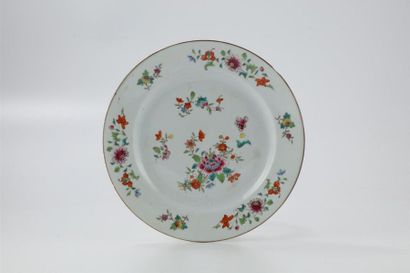 null COMPAGNIE DES INDES
Set of six enameled porcelain plates with flower design...