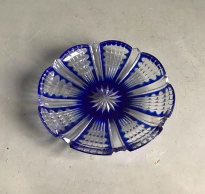 BOHEME BOHÊME
Clear cut crystal bowl with blue lining.
D. 21 cm