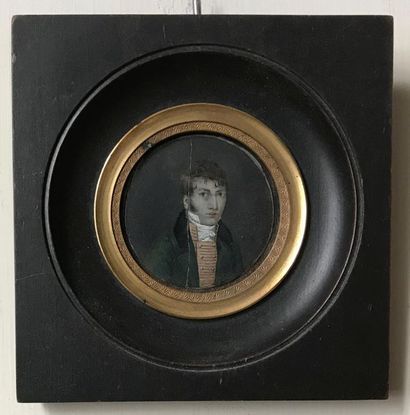 null ÉCOLE FRANCAISE du début du XIXe siècle
Portrait d'homme à la redingote
Miniature...