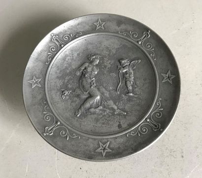 BLANCHETEAU Small pewter bowl on foot with central decoration in bas-relief representing...